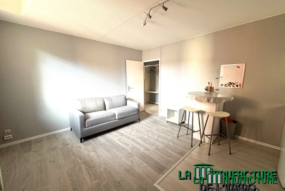 Studio meublé de 28m² à vendre à Saint-Étienne, idéal investisseur 