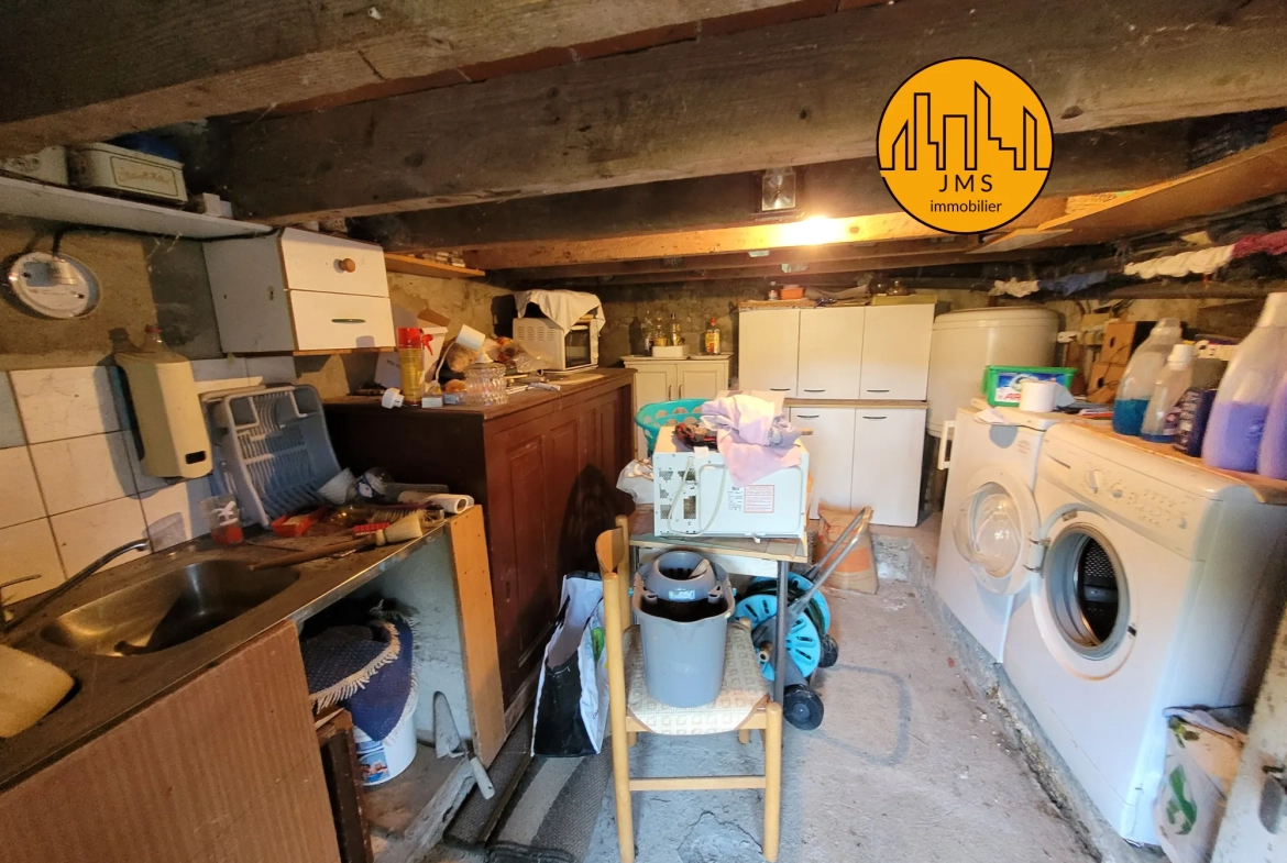 Maison mitoyenne avec jardin à Chatillon proche du village - Potentiel à exploiter 