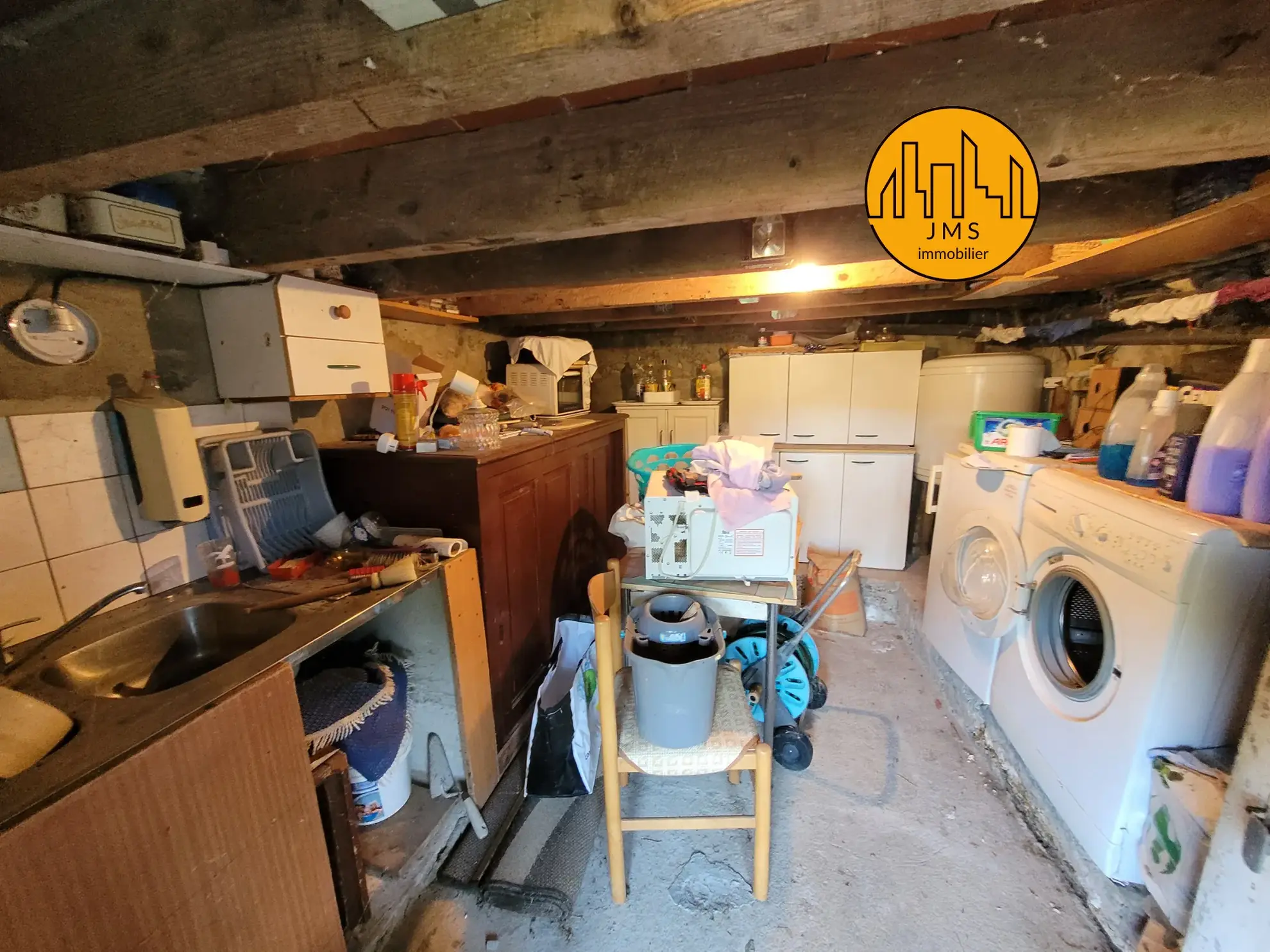 Maison mitoyenne avec jardin à Chatillon proche du village - Potentiel à exploiter 
