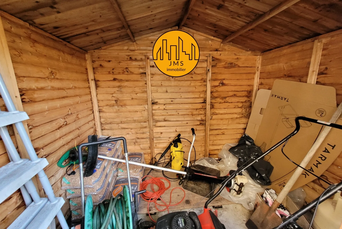 Maison mitoyenne avec jardin à Chatillon proche du village - Potentiel à exploiter 
