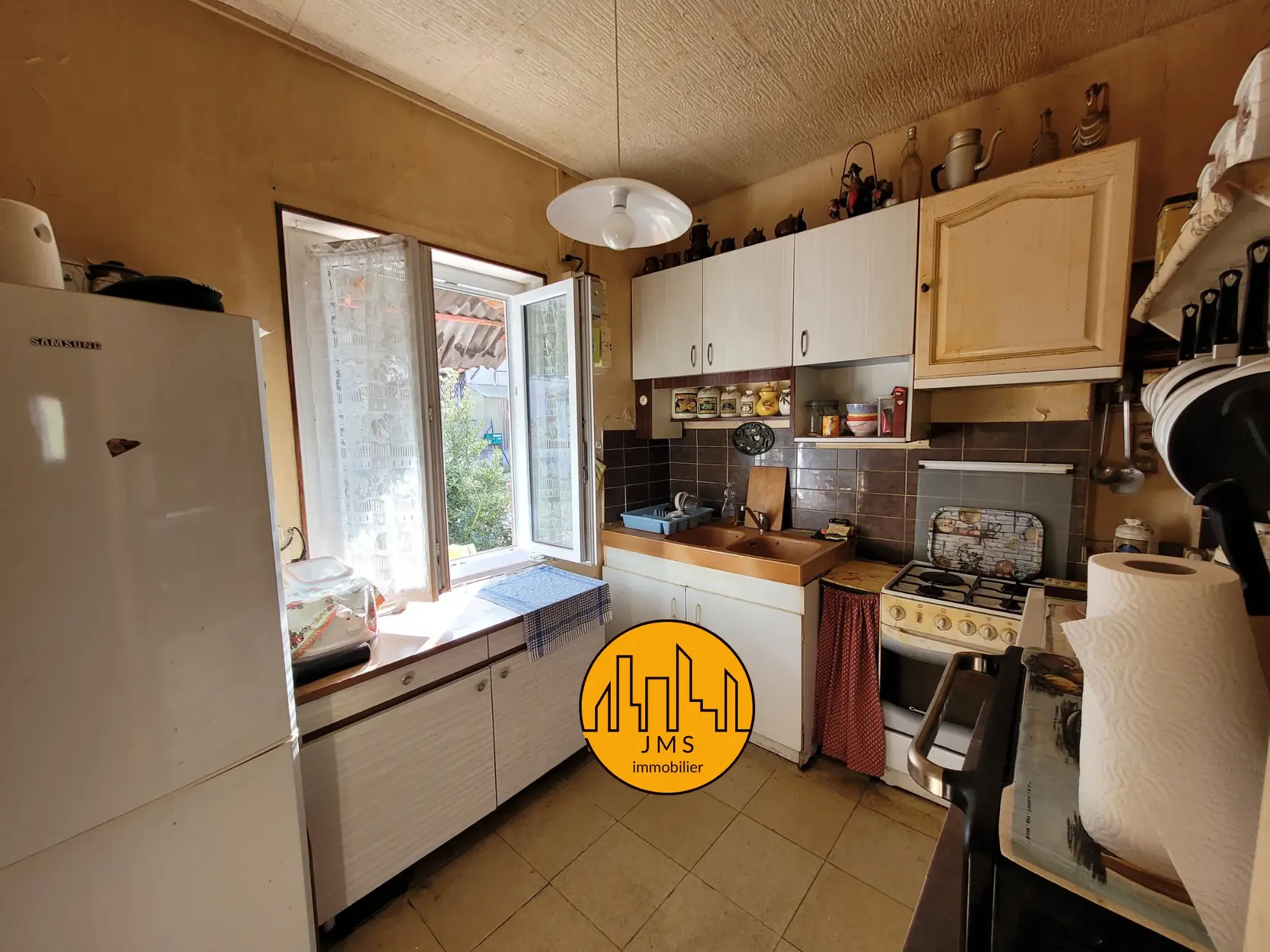 Maison mitoyenne avec jardin à Chatillon proche du village - Potentiel à exploiter 