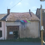 Garage à rénover de 100 m² à Celles-sur-Plaine, idéal pour stockage ou gîte