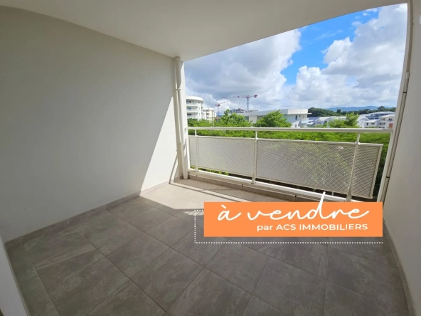 Appartement T3 spacieux avec loggia et parking à Fort-de-France