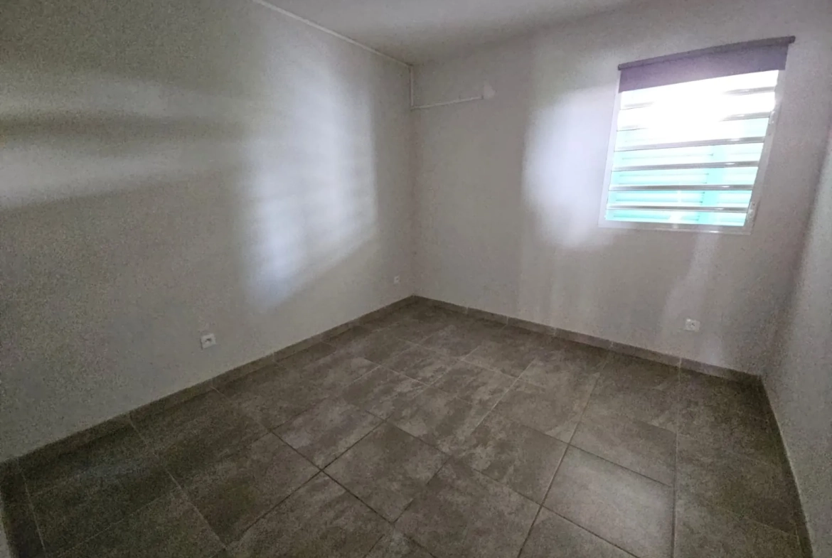 Appartement T3 spacieux avec loggia et parking à Fort-de-France 