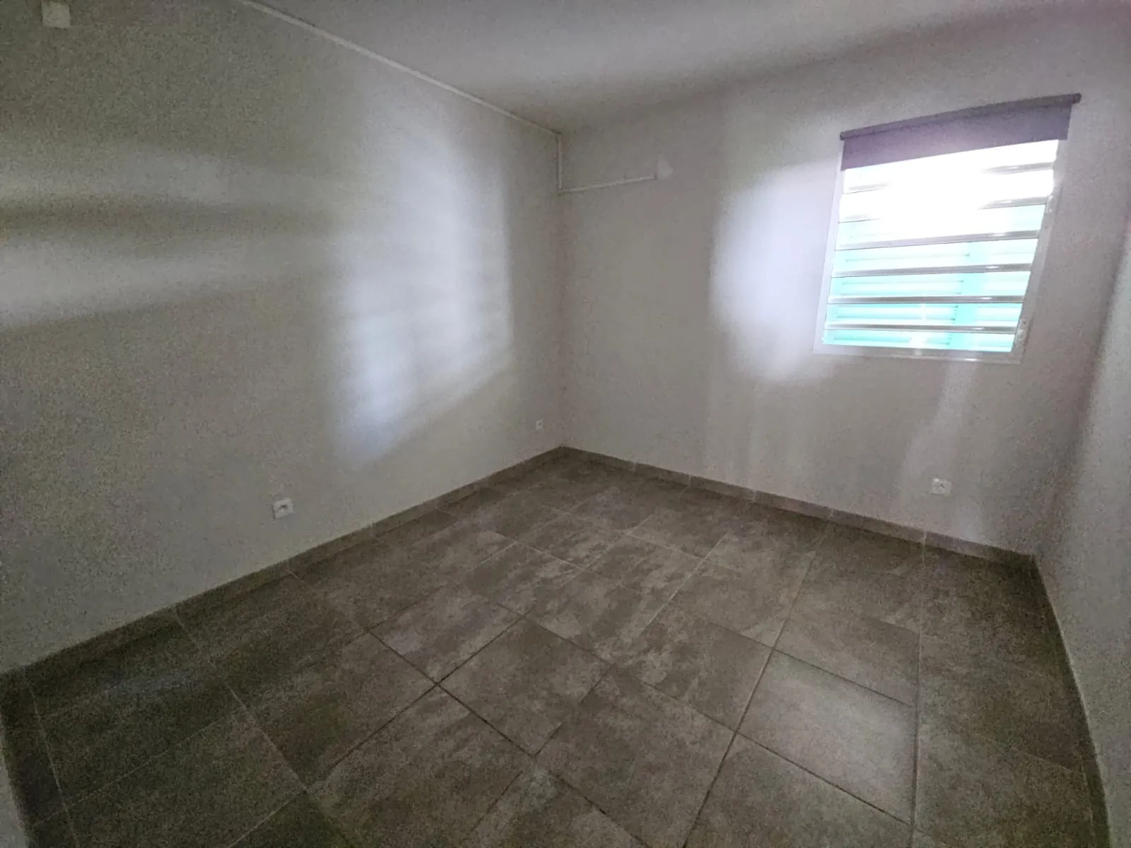 Appartement T3 spacieux avec loggia et parking à Fort-de-France 