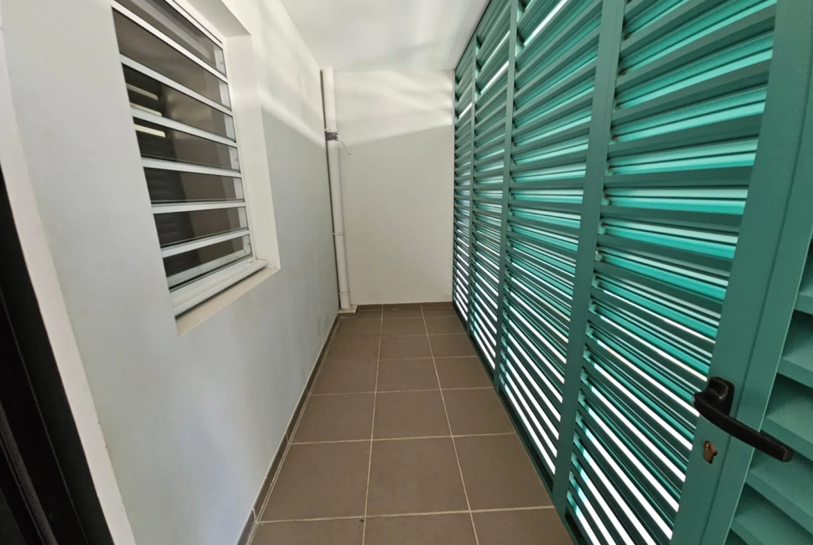 Appartement T3 spacieux avec loggia et parking à Fort-de-France 
