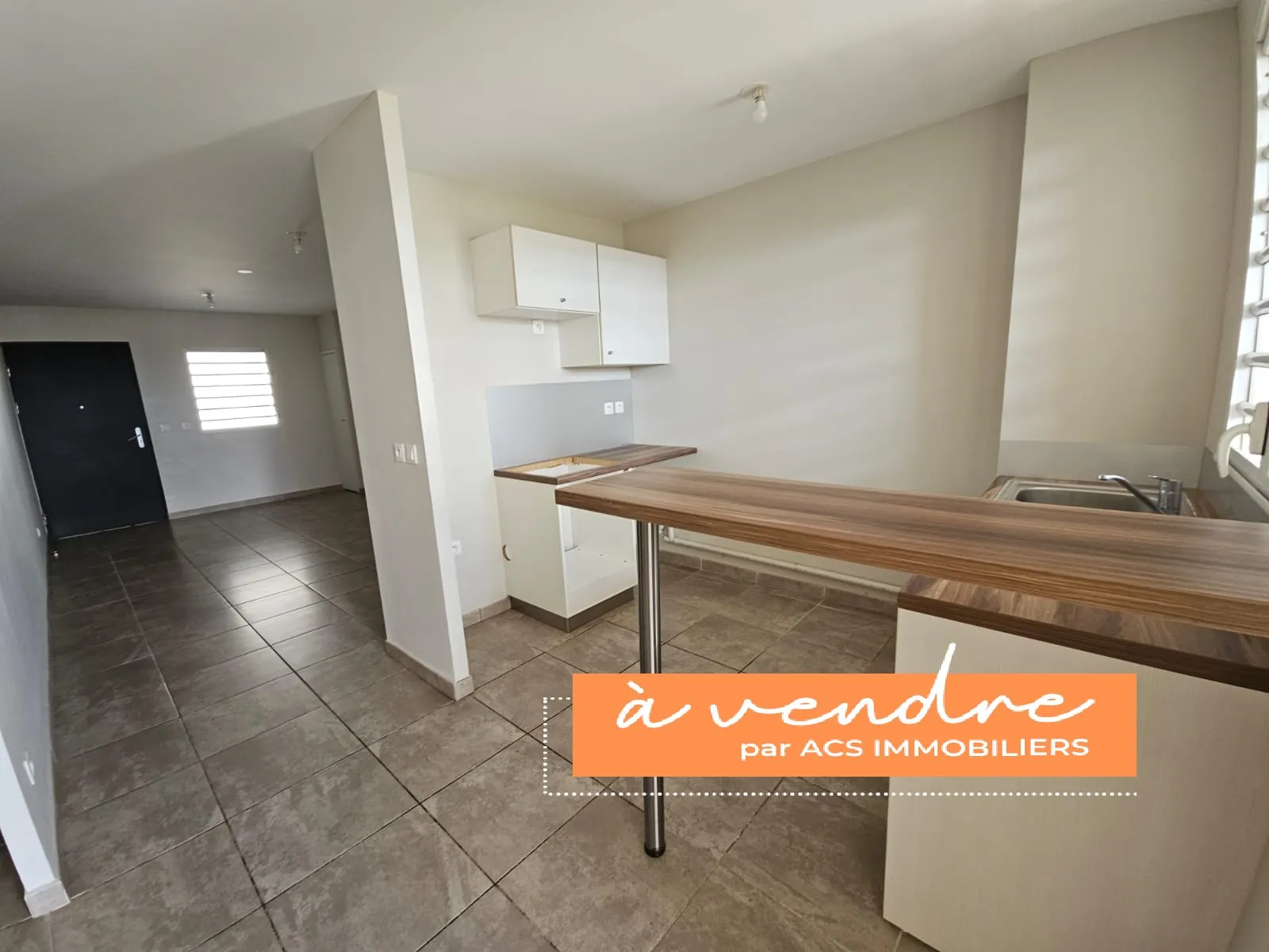 Appartement T3 spacieux avec loggia et parking à Fort-de-France 