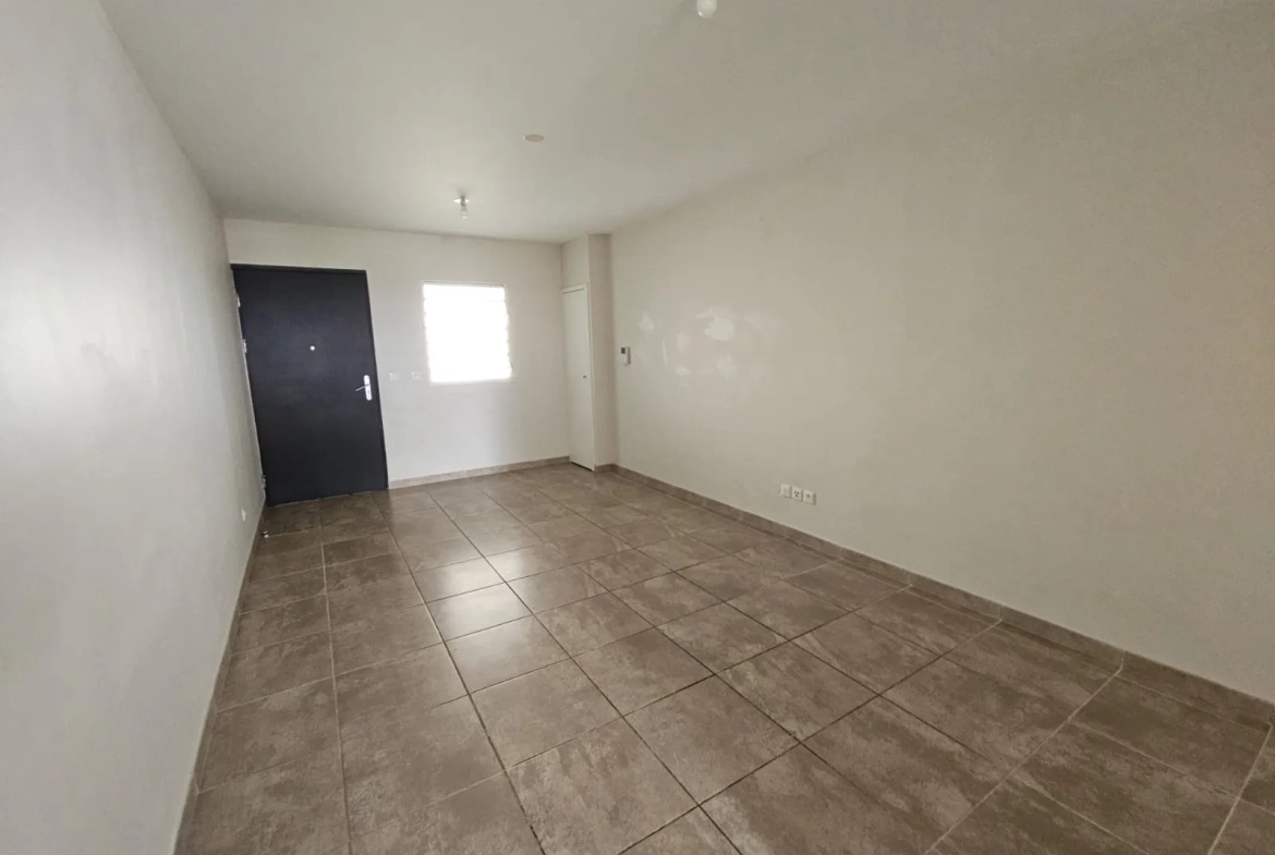Appartement T3 spacieux avec loggia et parking à Fort-de-France 