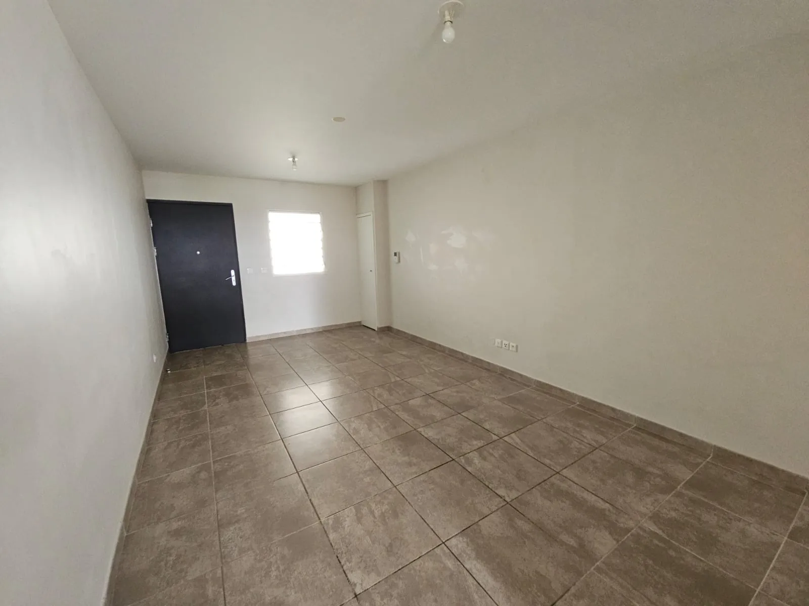 Appartement T3 spacieux avec loggia et parking à Fort-de-France 