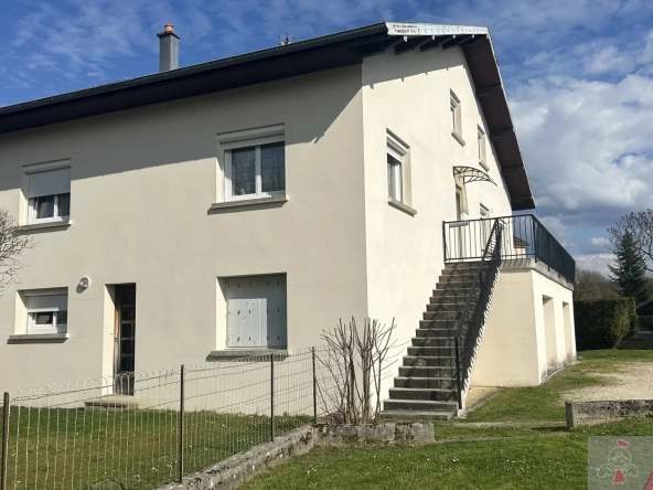 Grande maison de 208m² avec appartement indépendant à Routelle proche Saint Vit