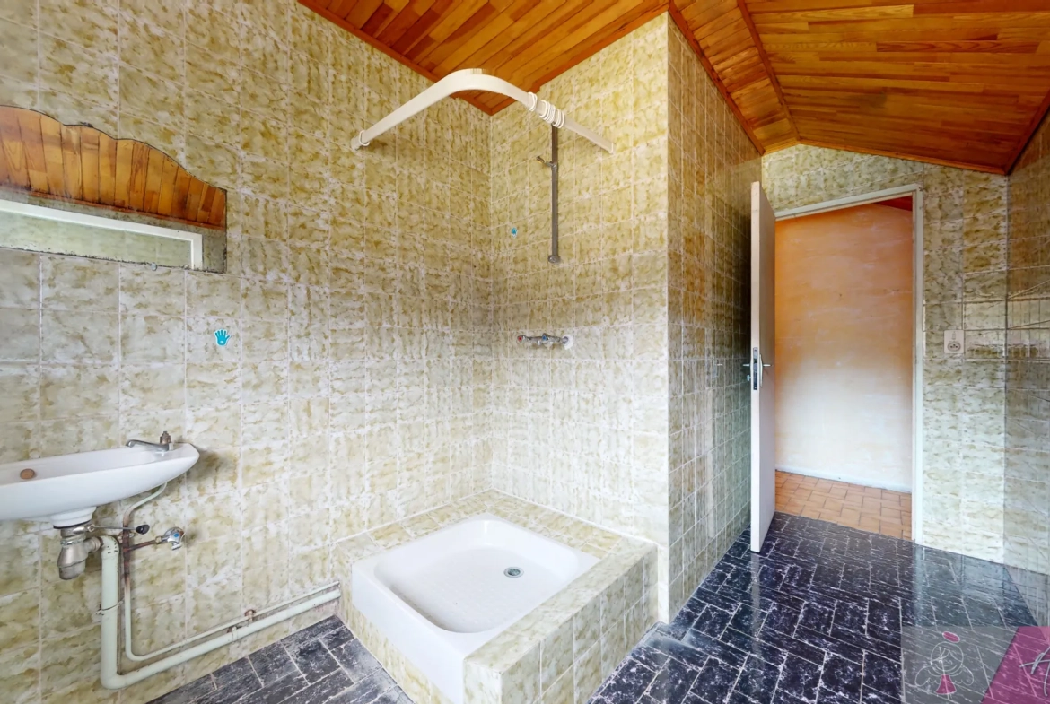 Grande maison de 208m² avec appartement indépendant à Routelle proche Saint Vit 