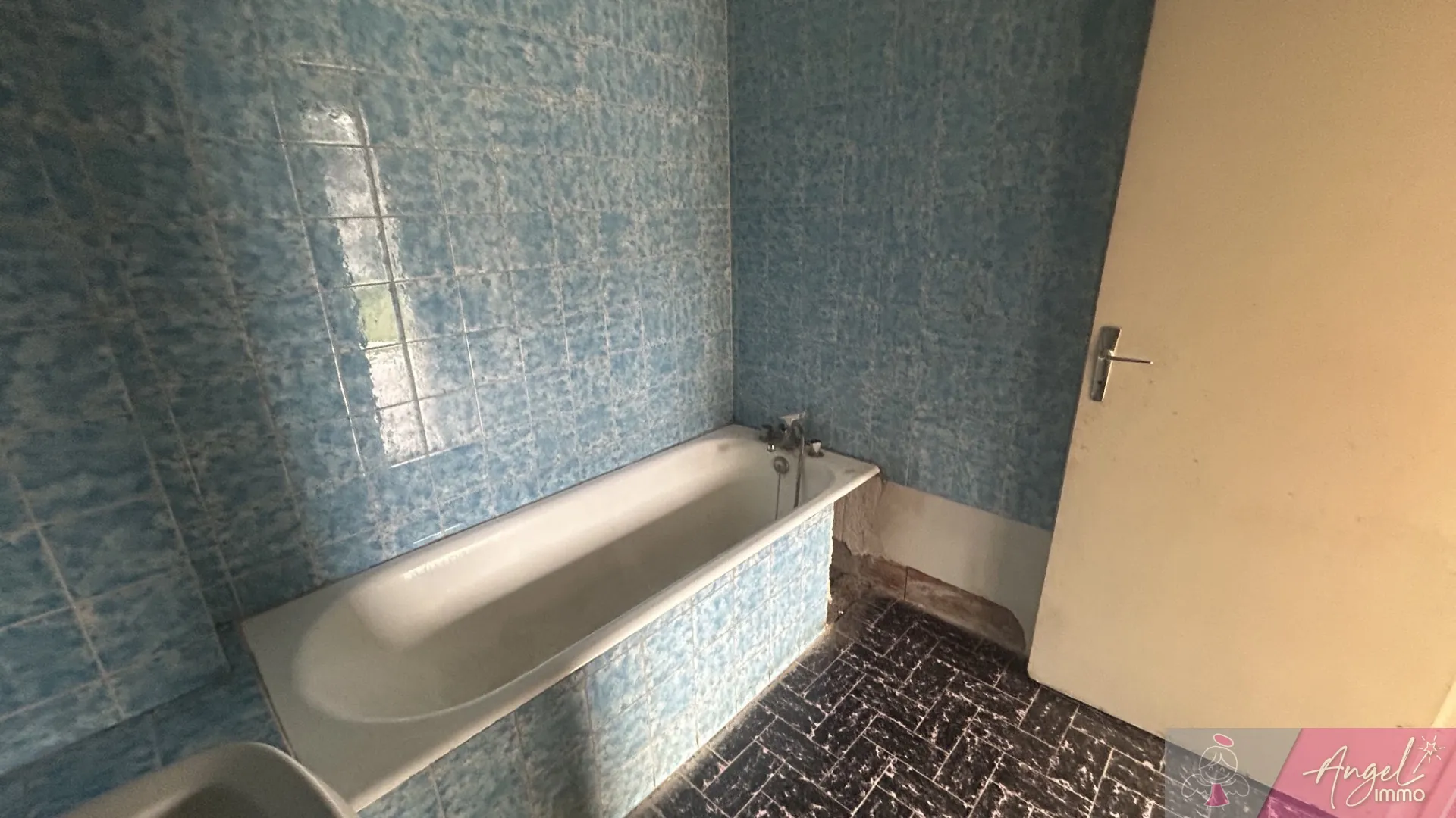 Grande maison de 208m² avec appartement indépendant à Routelle proche Saint Vit 