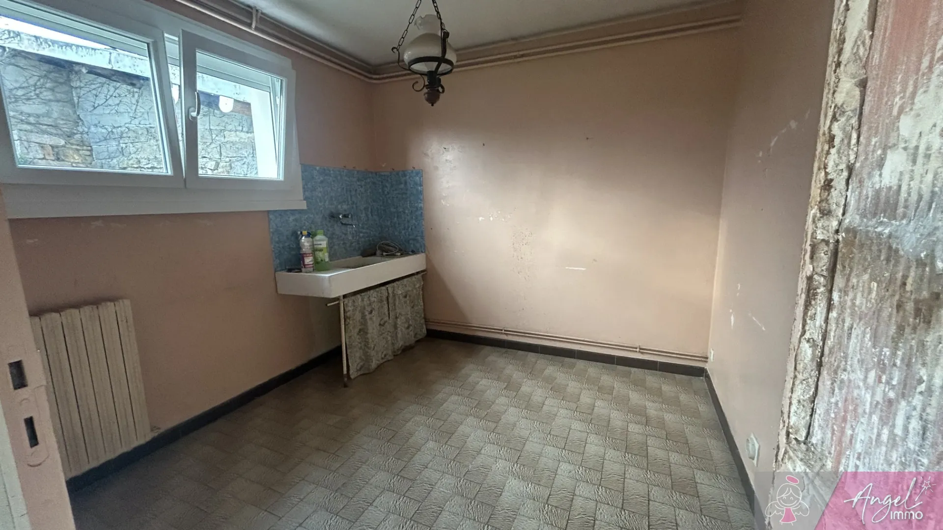 Grande maison de 208m² avec appartement indépendant à Routelle proche Saint Vit 