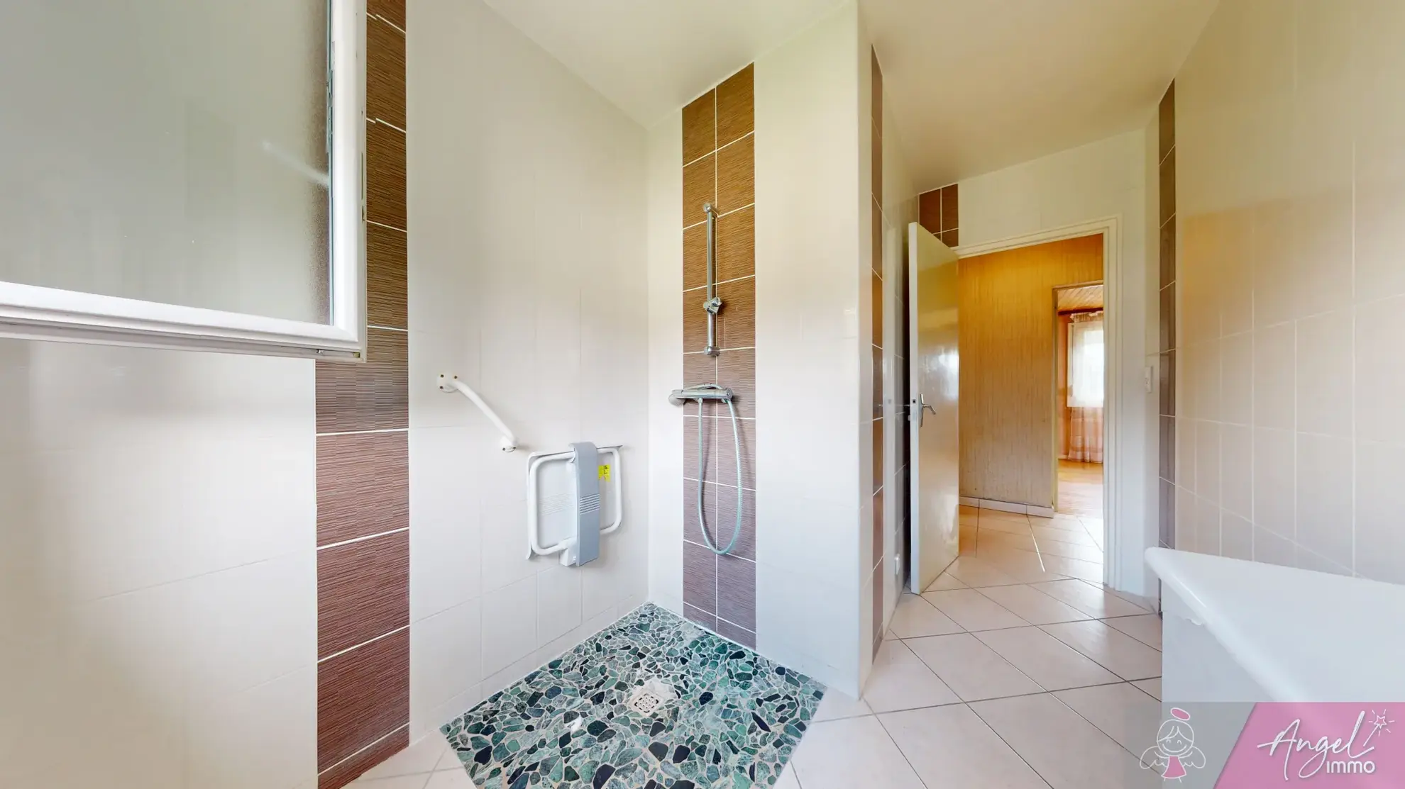 Grande maison de 208m² avec appartement indépendant à Routelle proche Saint Vit 