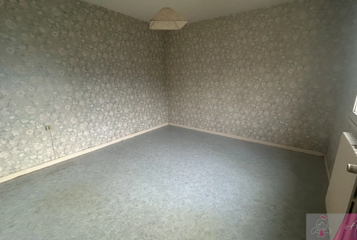 Grande maison de 208m² avec appartement indépendant à Routelle proche Saint Vit 