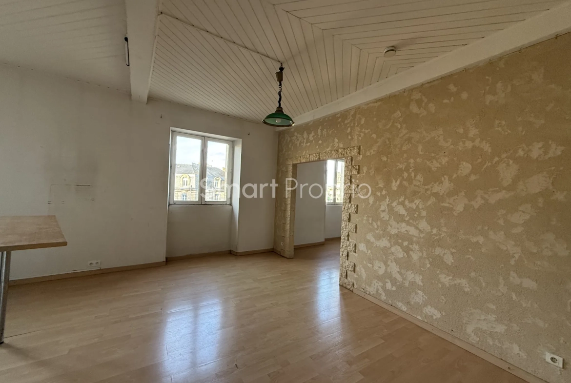 Appartement 2 pièces lumineux de 56 m² au centre-ville de Bordeaux 