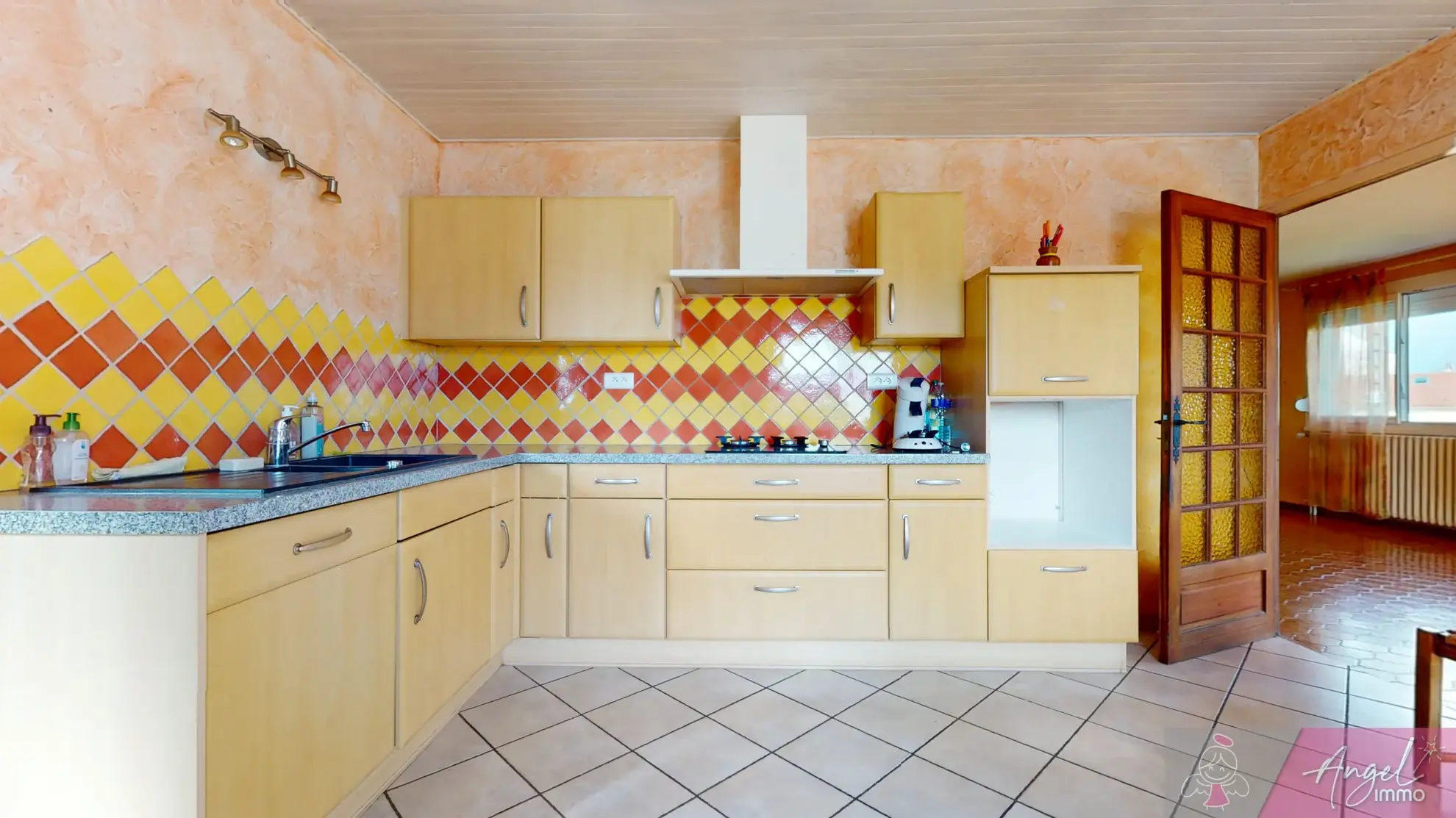 Grande maison de 208m² avec appartement indépendant à Routelle proche Saint Vit 