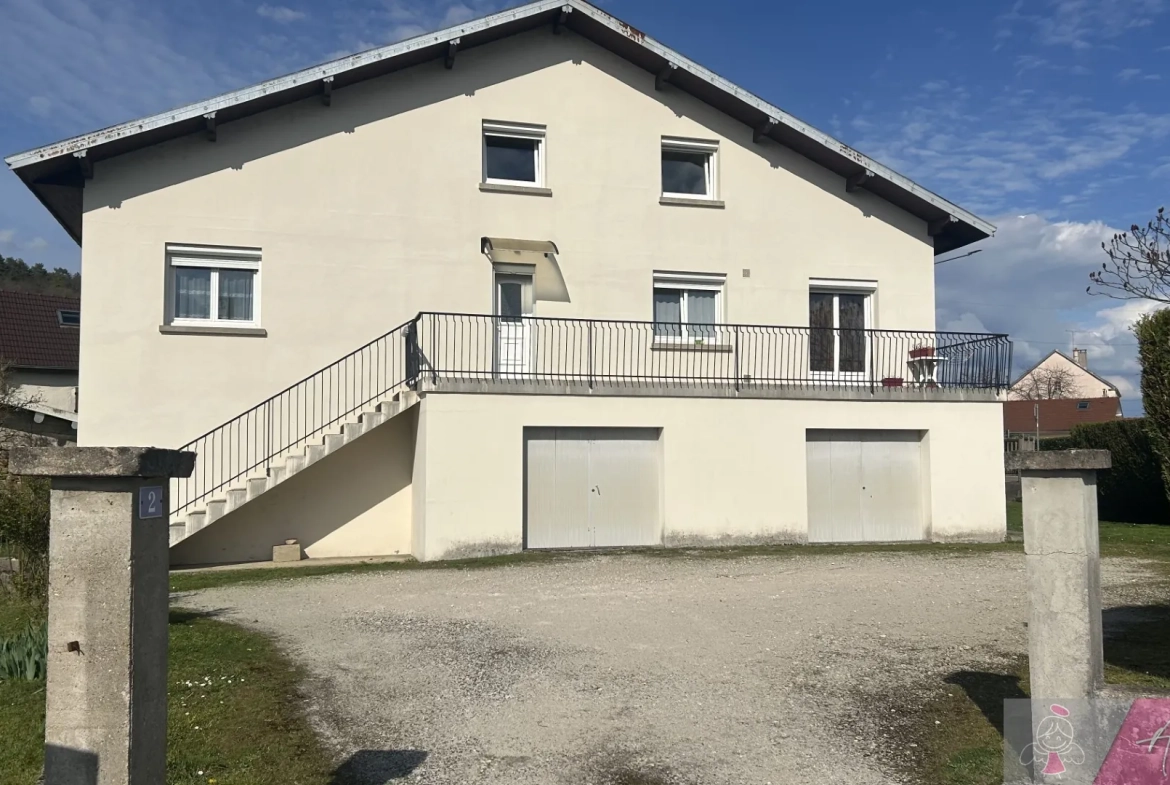 Grande maison de 208m² avec appartement indépendant à Routelle proche Saint Vit 