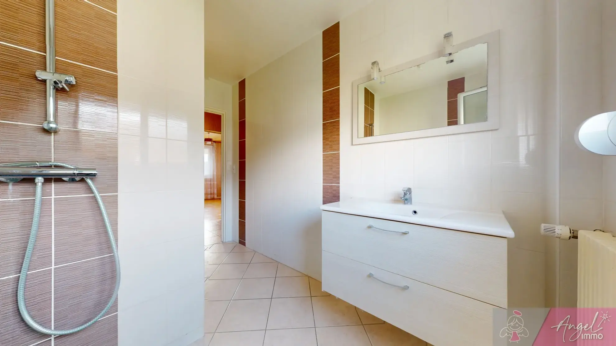 Grande maison de 208m² avec appartement indépendant à Routelle proche Saint Vit 