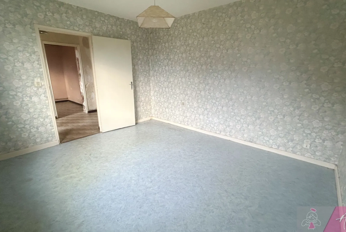Grande maison de 208m² avec appartement indépendant à Routelle proche Saint Vit 