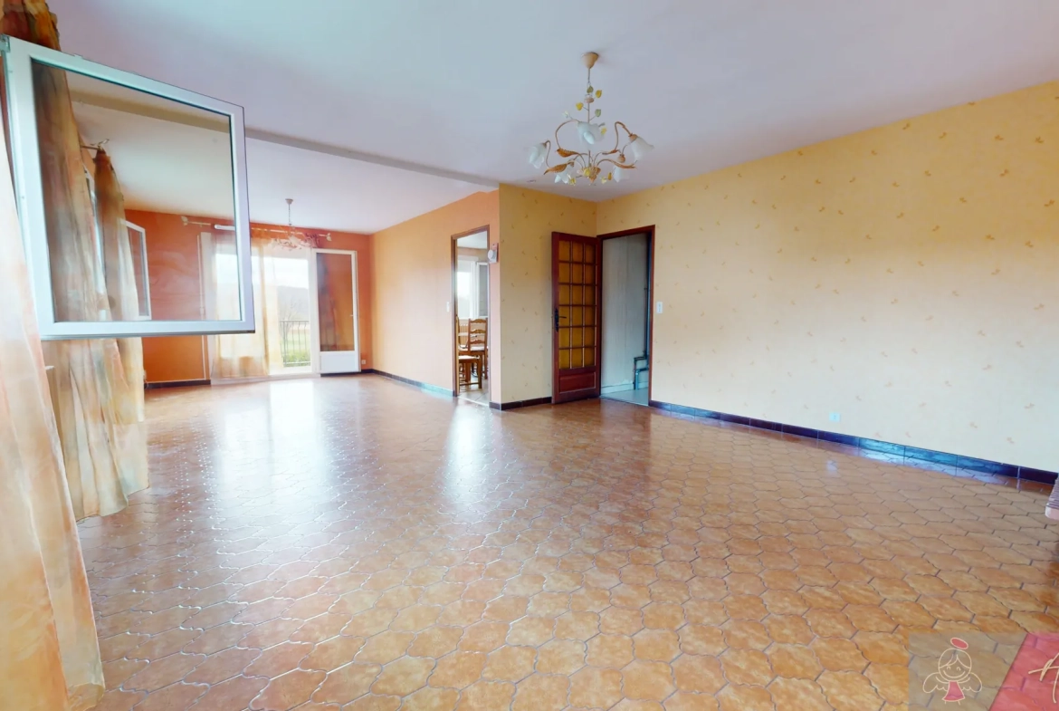 Grande maison de 208m² avec appartement indépendant à Routelle proche Saint Vit 
