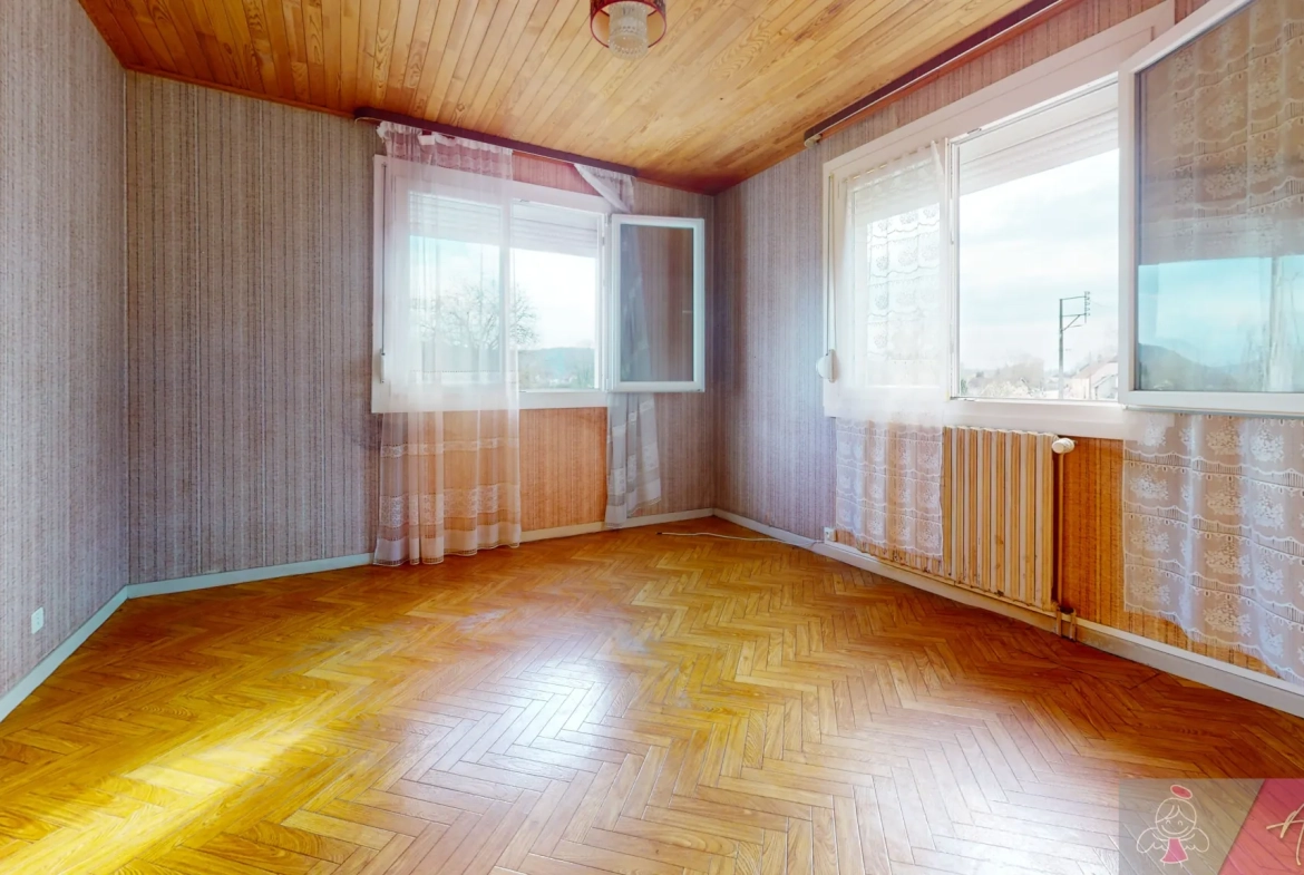 Grande maison de 208m² avec appartement indépendant à Routelle proche Saint Vit 