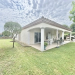 Maison de plain-pied à Sablons avec double garage et terrain arboré