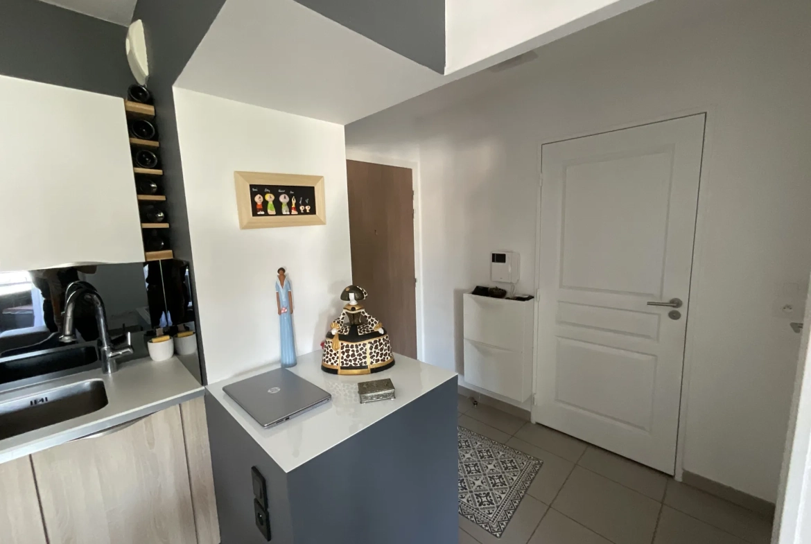 Appartement 2 pièces avec terrasse à Cagnes-sur-Mer dans résidence récente 