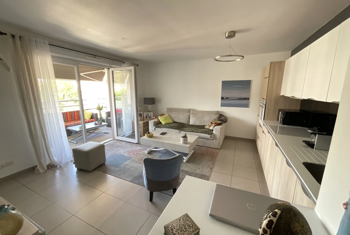 Appartement 2 pièces avec terrasse à Cagnes-sur-Mer dans résidence récente 