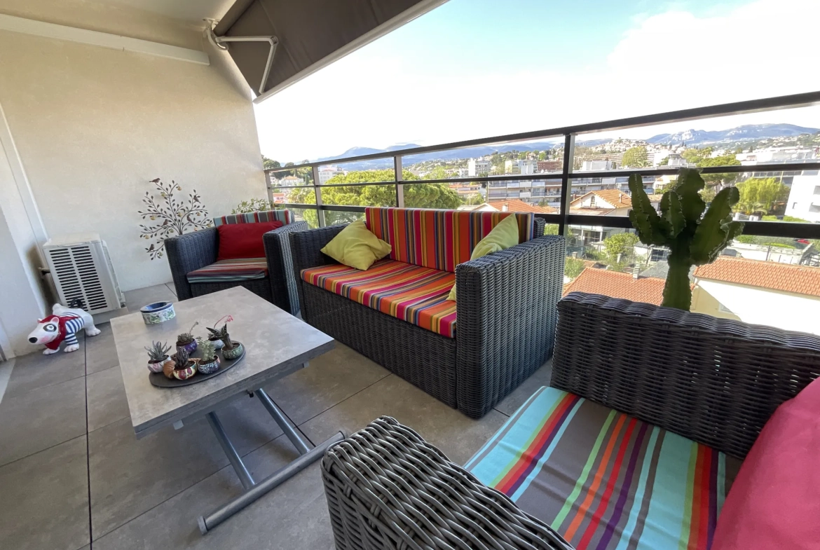 Appartement 2 pièces avec terrasse à Cagnes-sur-Mer dans résidence récente 