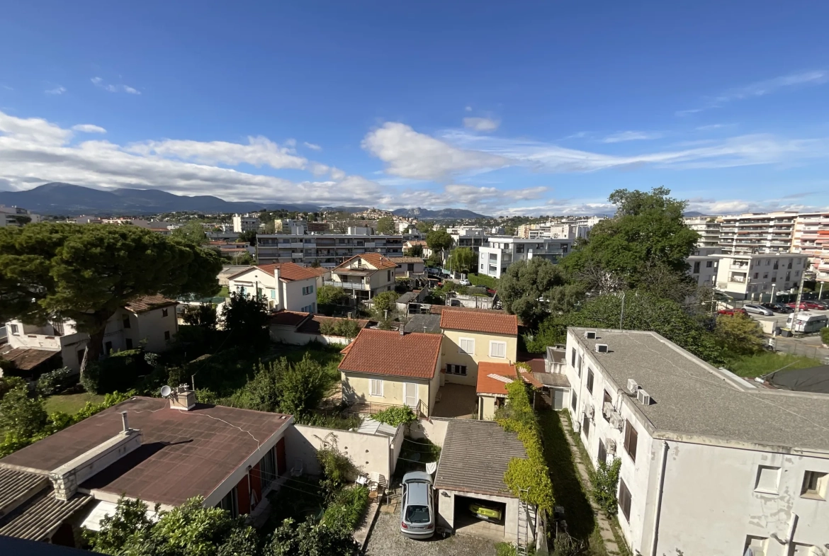 Appartement 2 pièces avec terrasse à Cagnes-sur-Mer dans résidence récente 