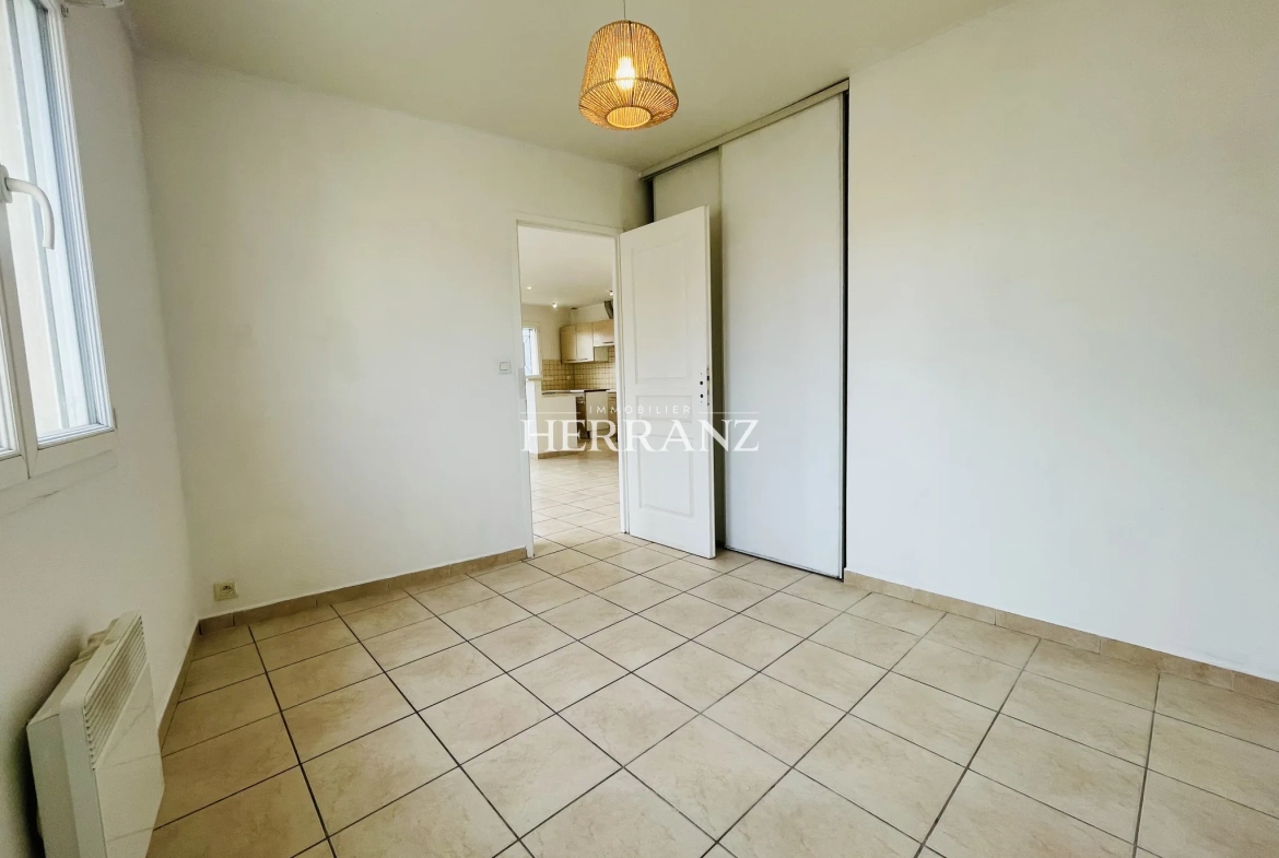 Maison avec 3 chambres et garage à Libourne, secteur résidentiel 