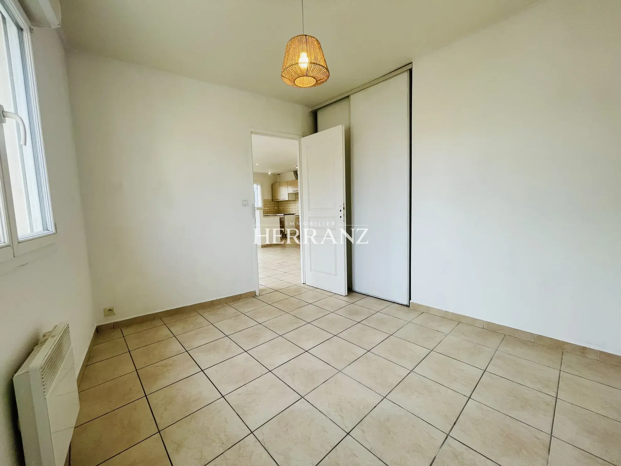 Maison avec 3 chambres et garage à Libourne, secteur résidentiel 
