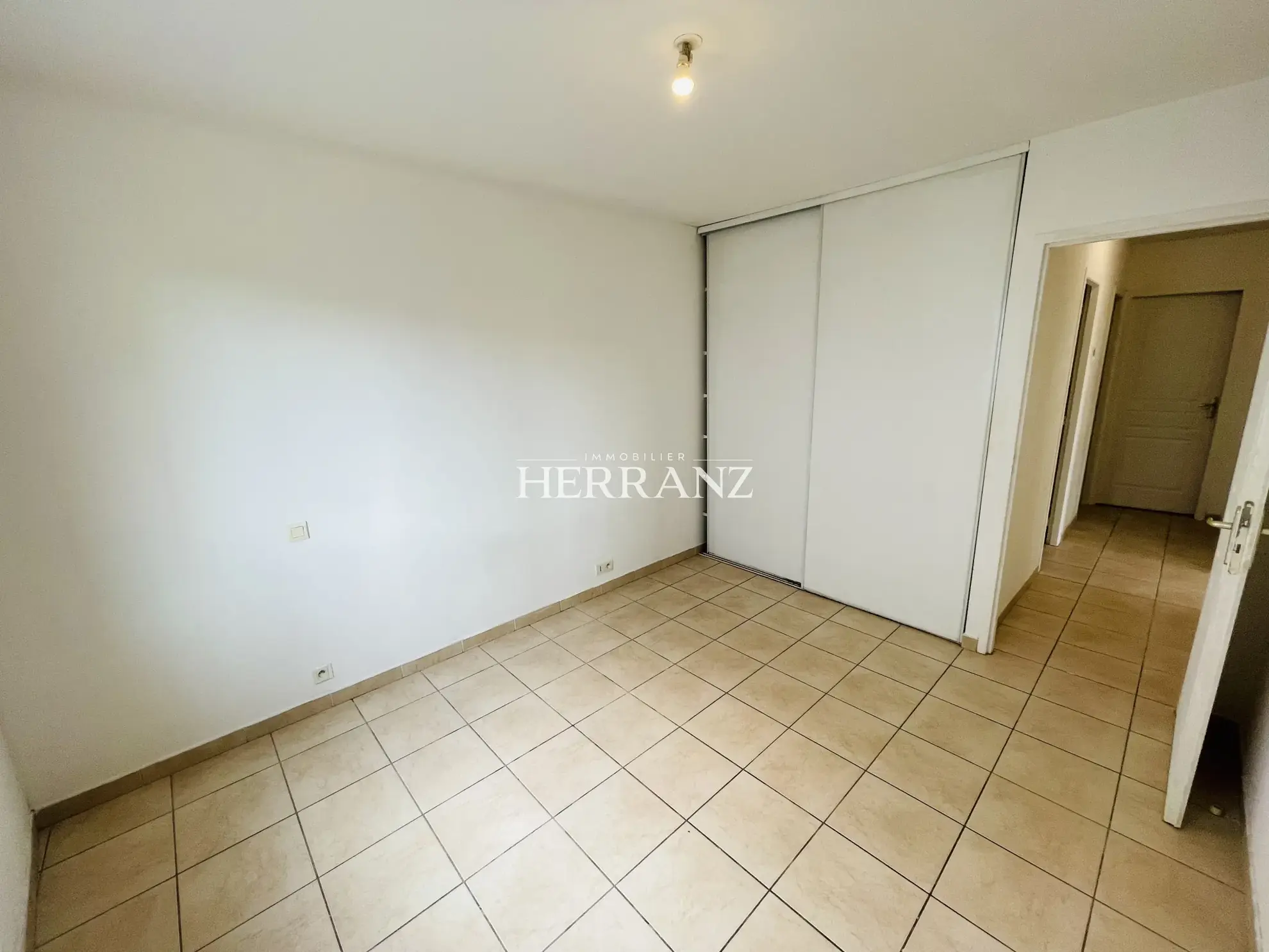 Maison avec 3 chambres et garage à Libourne, secteur résidentiel 