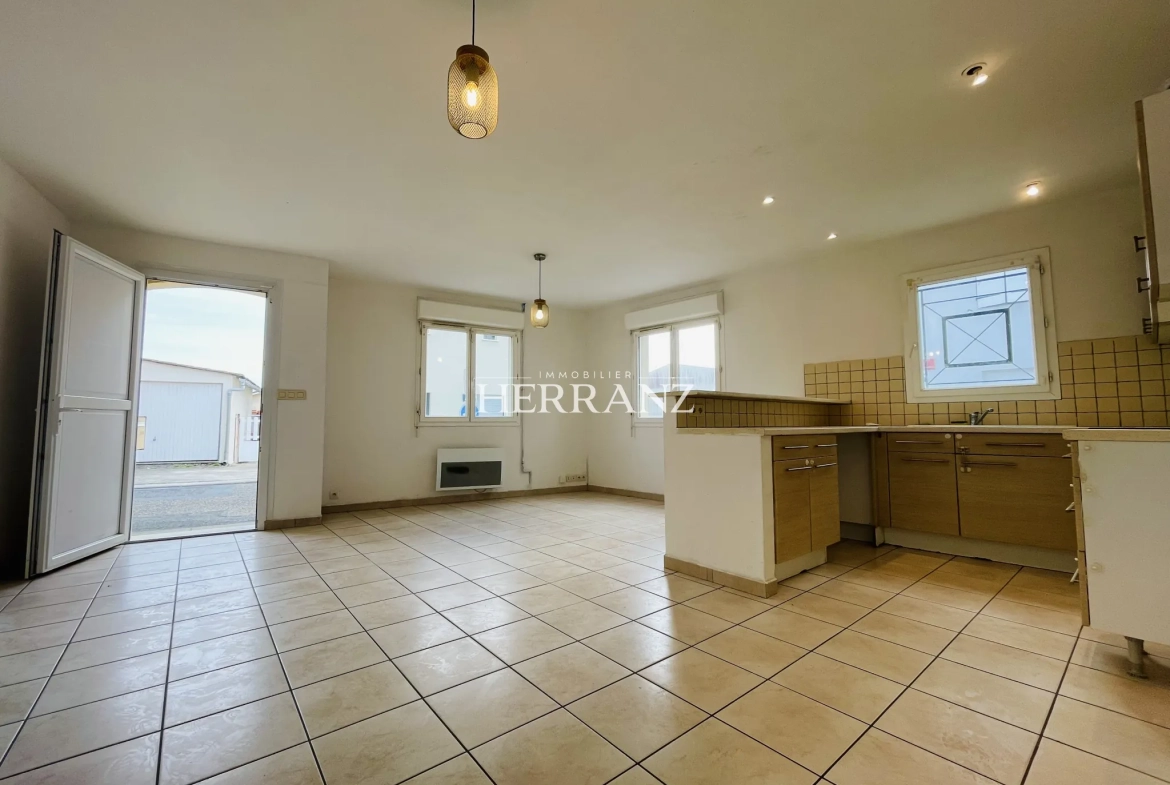 Maison avec 3 chambres et garage à Libourne, secteur résidentiel 