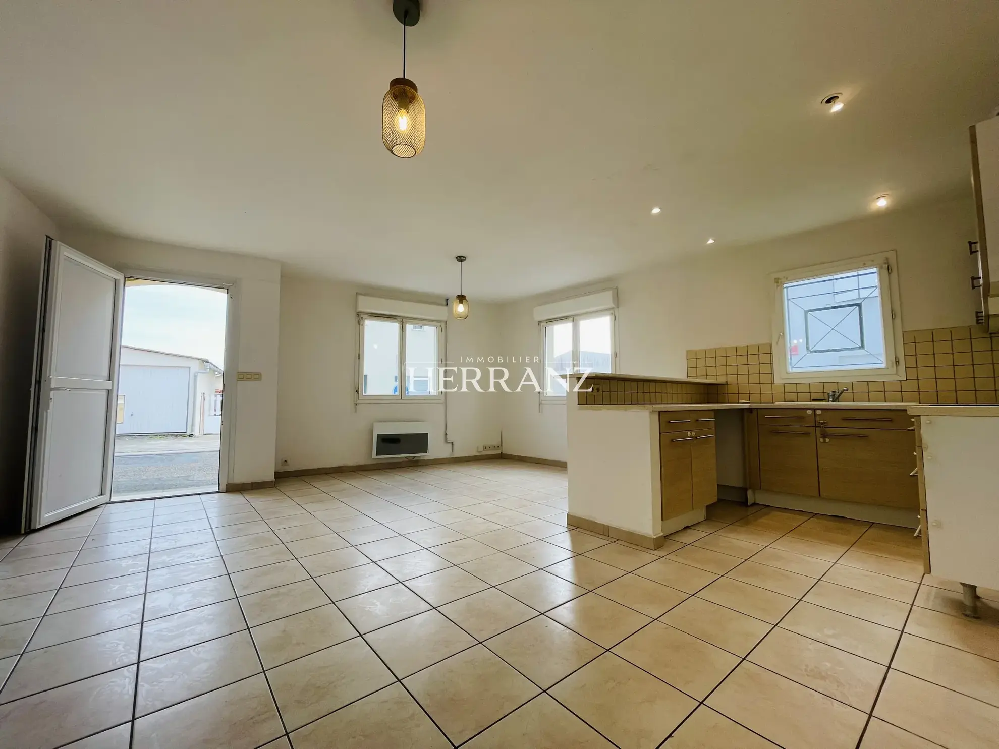 Maison avec 3 chambres et garage à Libourne, secteur résidentiel 
