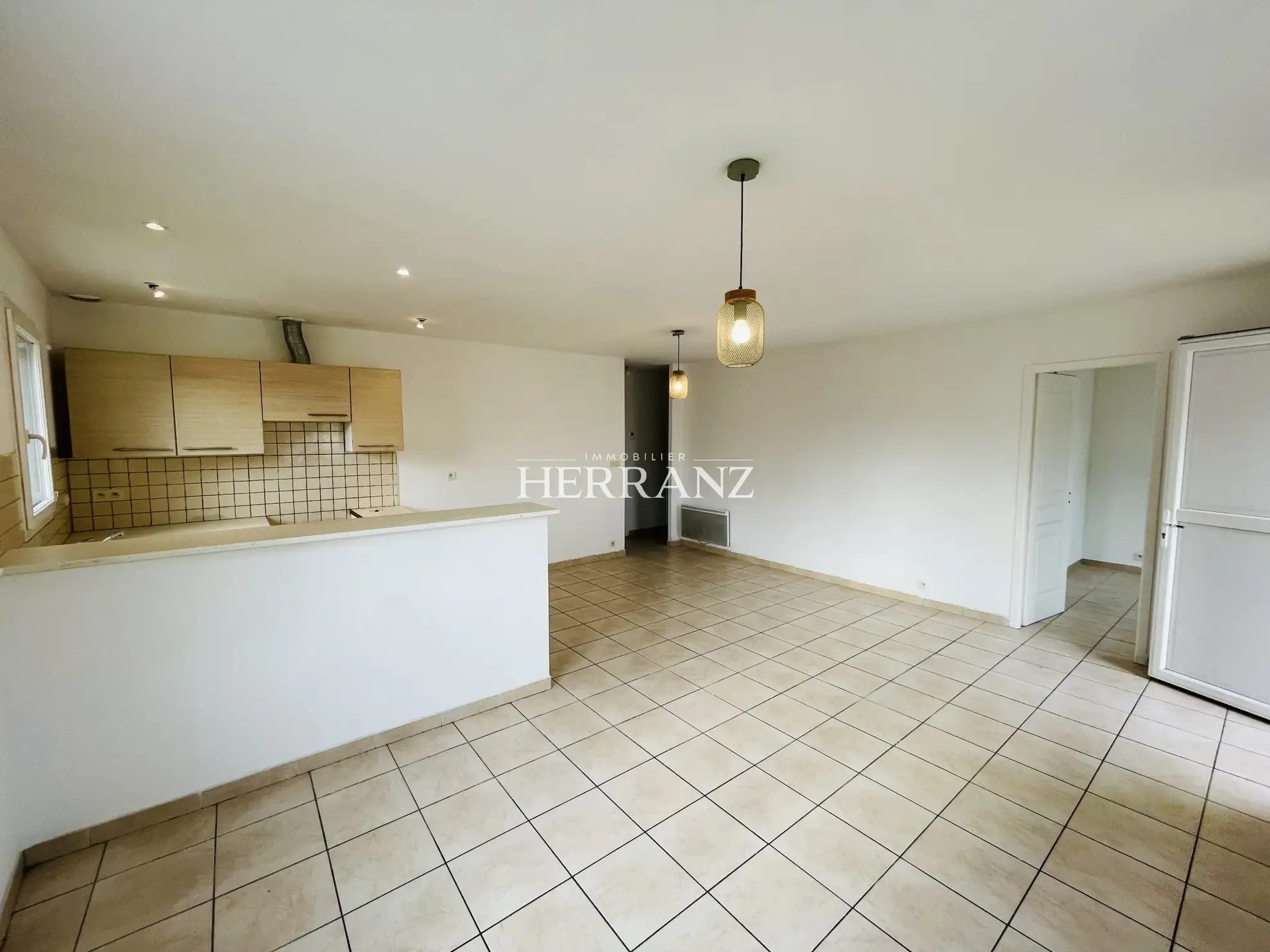 Maison avec 3 chambres et garage à Libourne, secteur résidentiel 