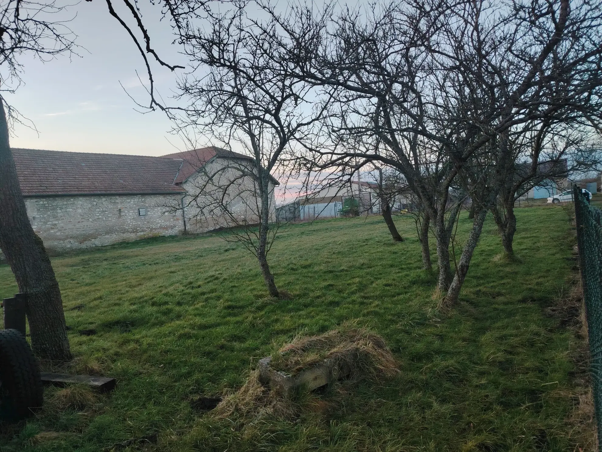 Terrain à bâtir à Moulotte avec grande façade de 26 m – Idéal pour votre construction 