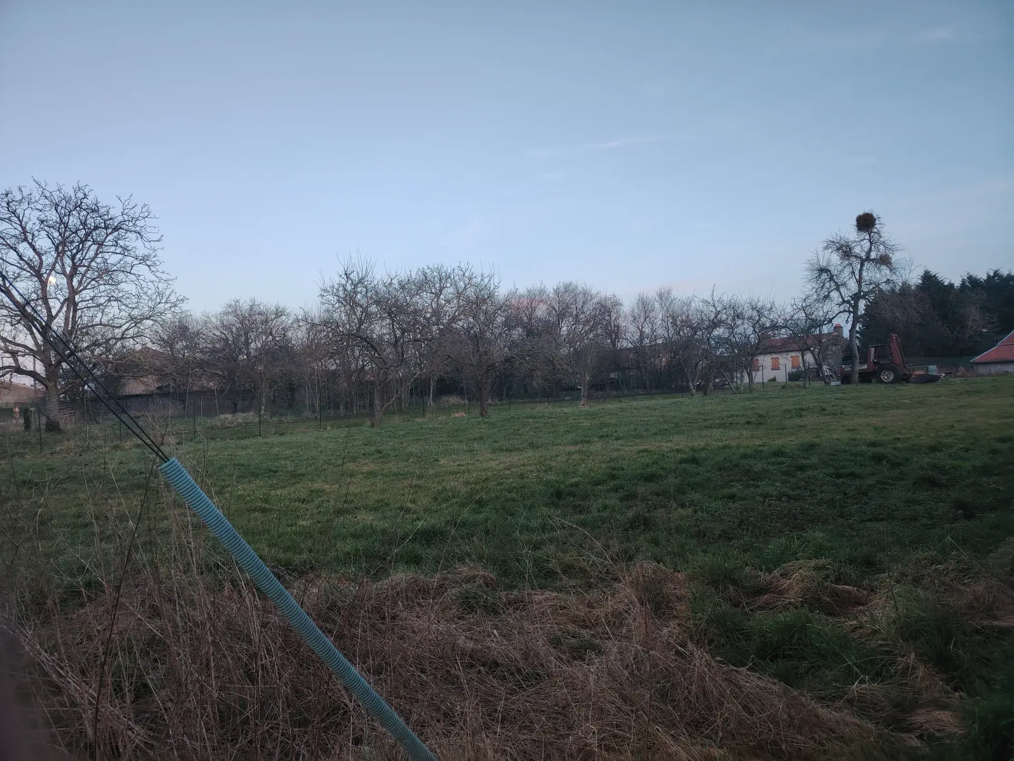 Terrain à bâtir à Moulotte avec grande façade de 26 m – Idéal pour votre construction 