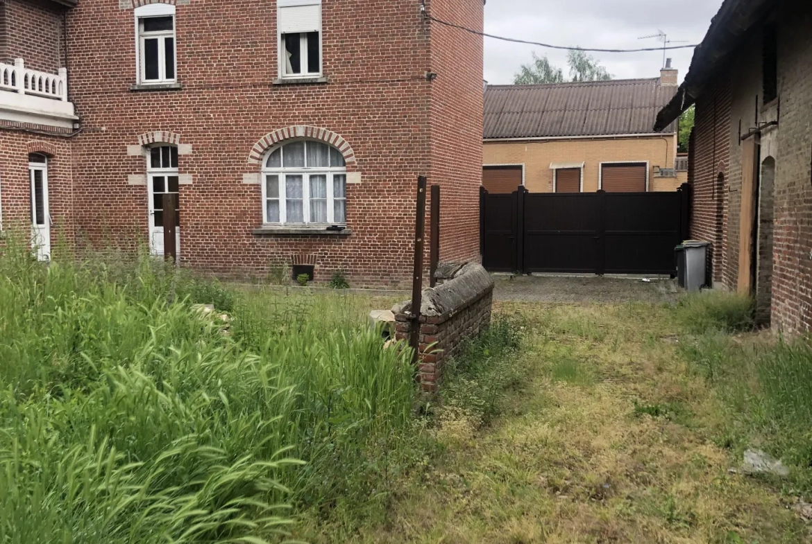 Maison de caractère à vendre à Gouy Sous Bellonne - Grande propriété avec terrain et grange 