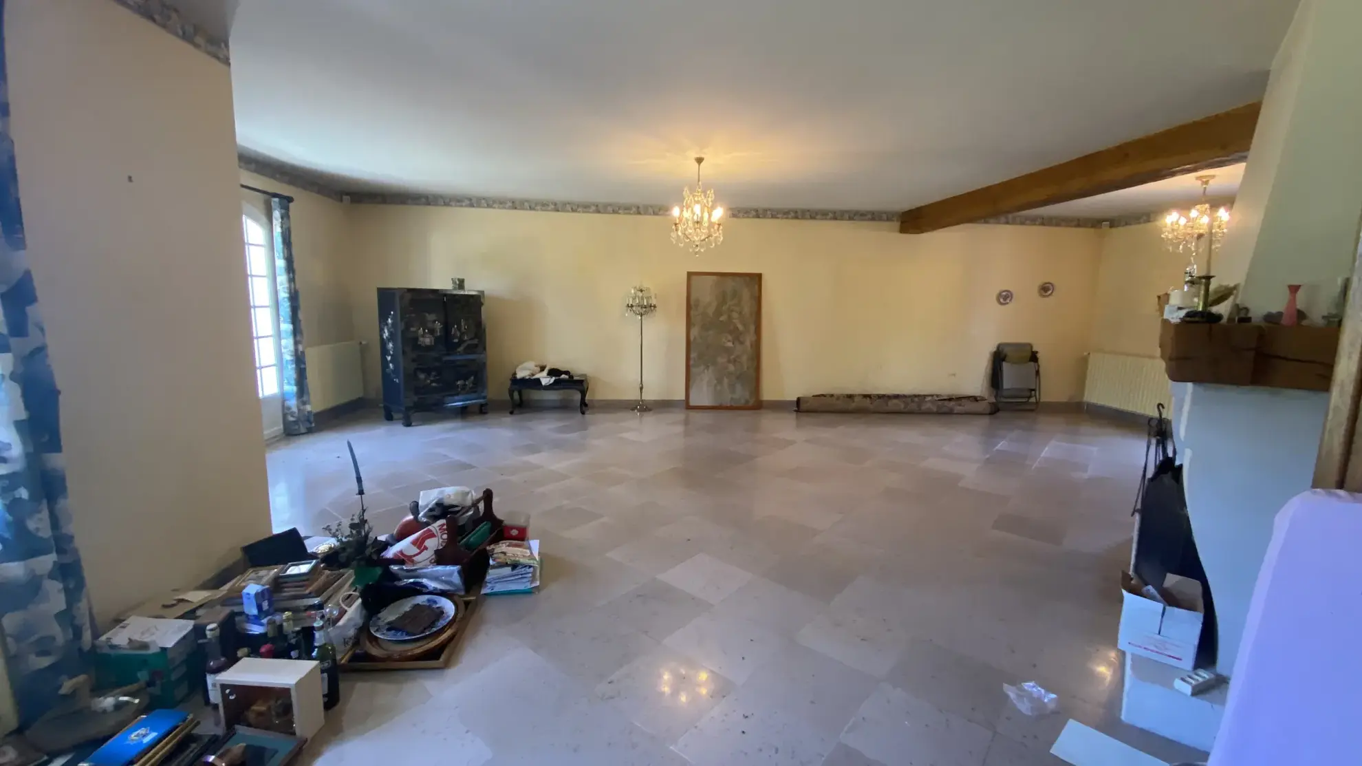 Villa de plain-pied à Noyon de 161 m² avec grand terrain et travaux à prévoir 