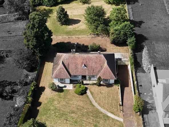 Villa de plain-pied à Noyon de 161 m² avec grand terrain et travaux à prévoir