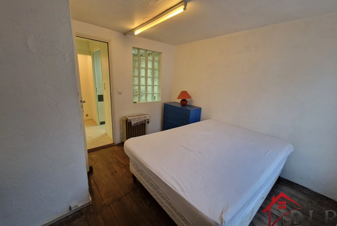 Maison de ville à rénover dans le centre de Bourbonne-les-Bains 