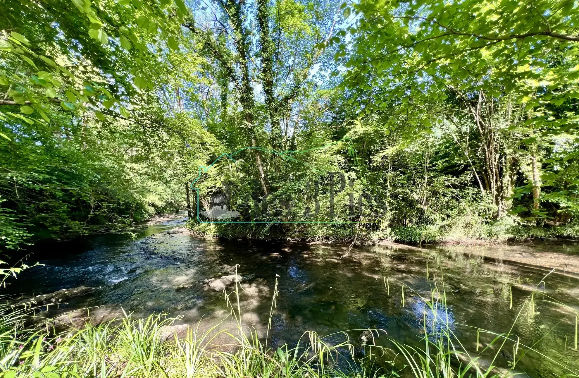 Maison en pierre avec vue montagne et rivière en Vallée de l'Arbas 
