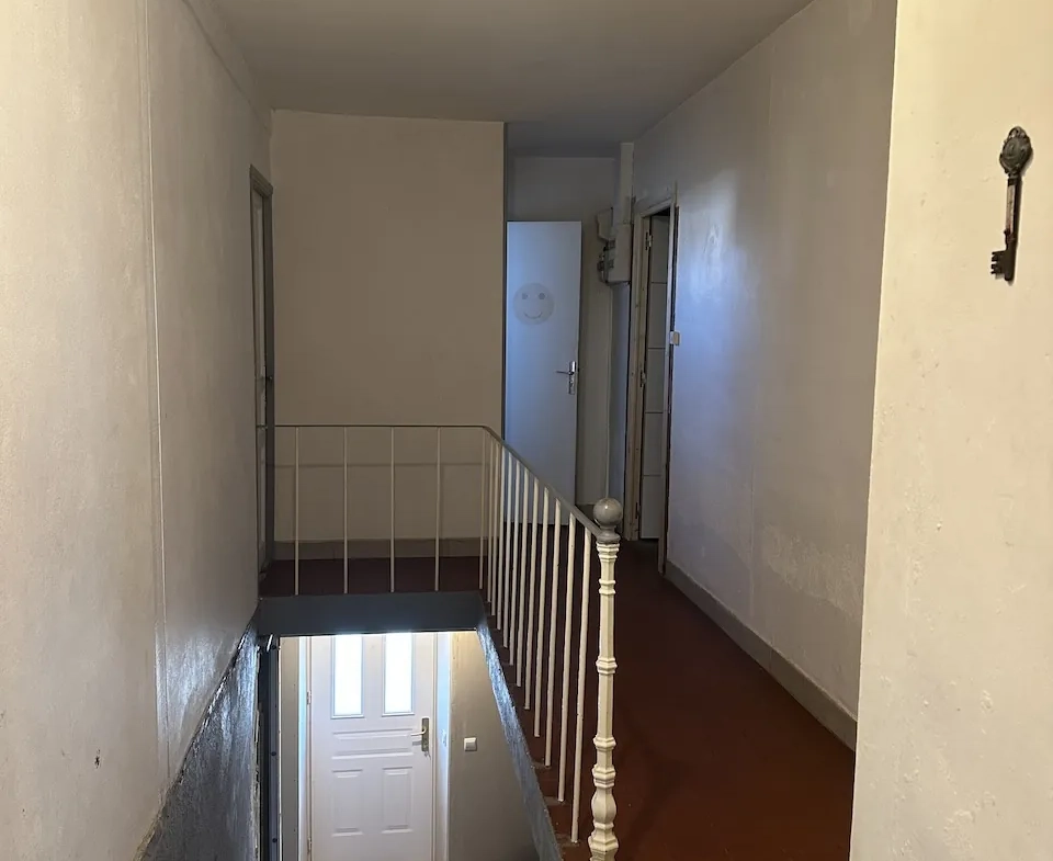 Maison de village à rénover à Chambilly, 4 chambres, grand terrain 