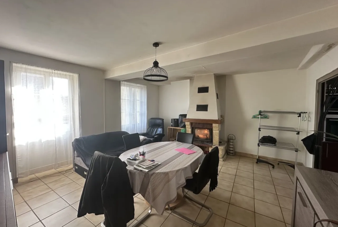 Maison de village à rénover à Chambilly, 4 chambres, grand terrain 