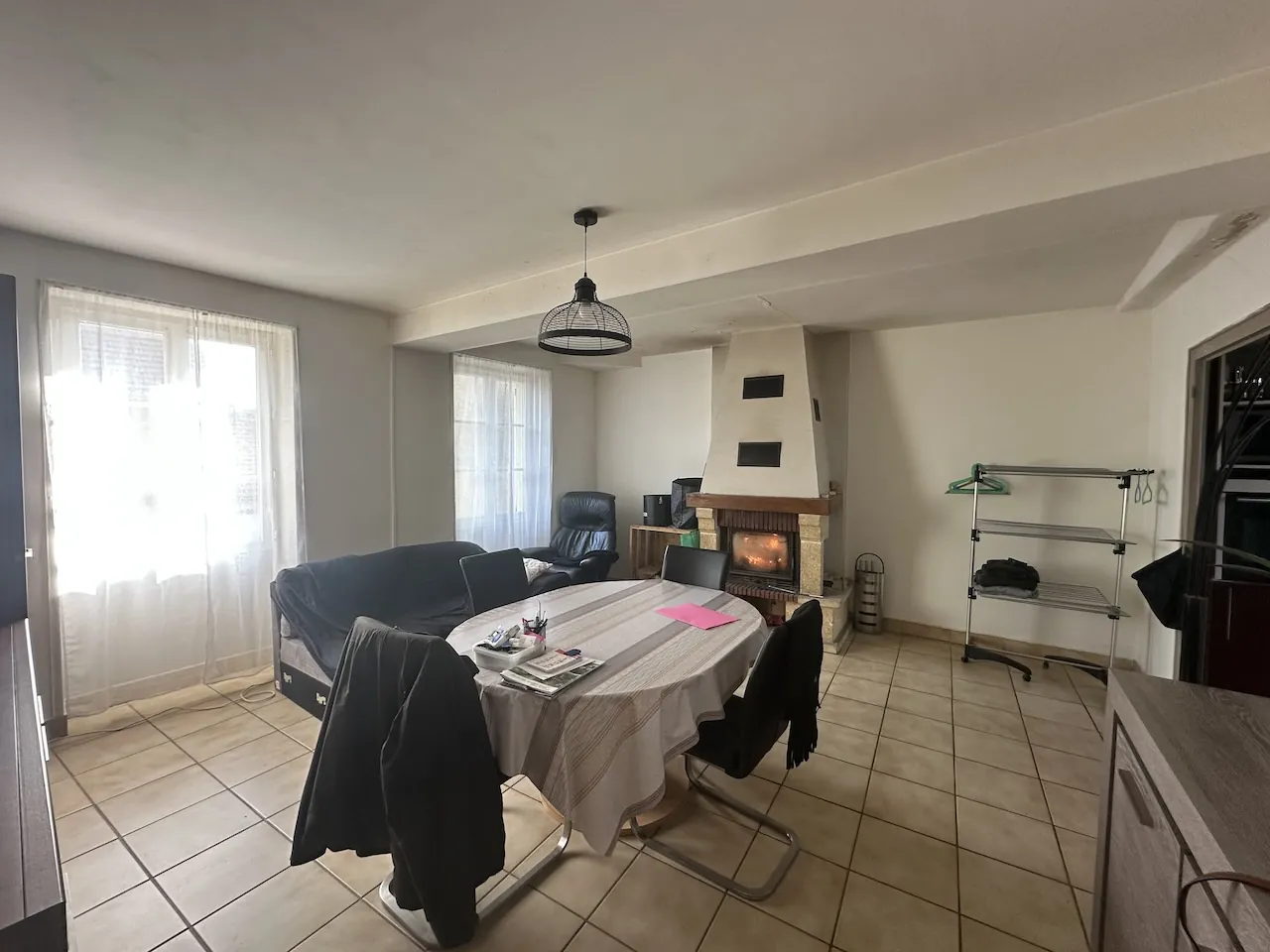 Maison de village à rénover à Chambilly, 4 chambres, grand terrain 