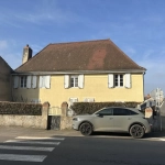 Maison de village à rénover à Chambilly, 4 chambres, grand terrain