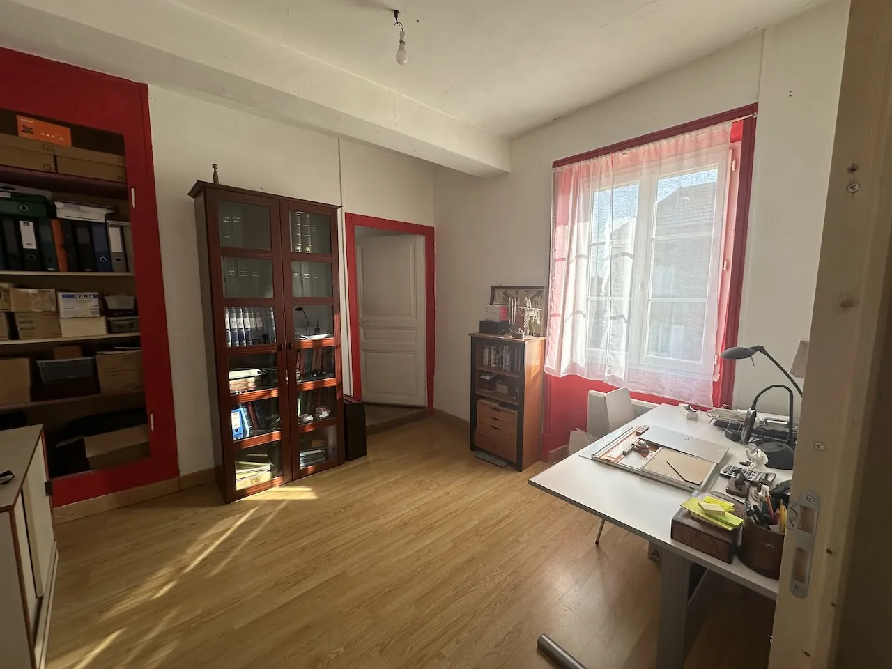 Maison de village à rénover à Chambilly, 4 chambres, grand terrain 