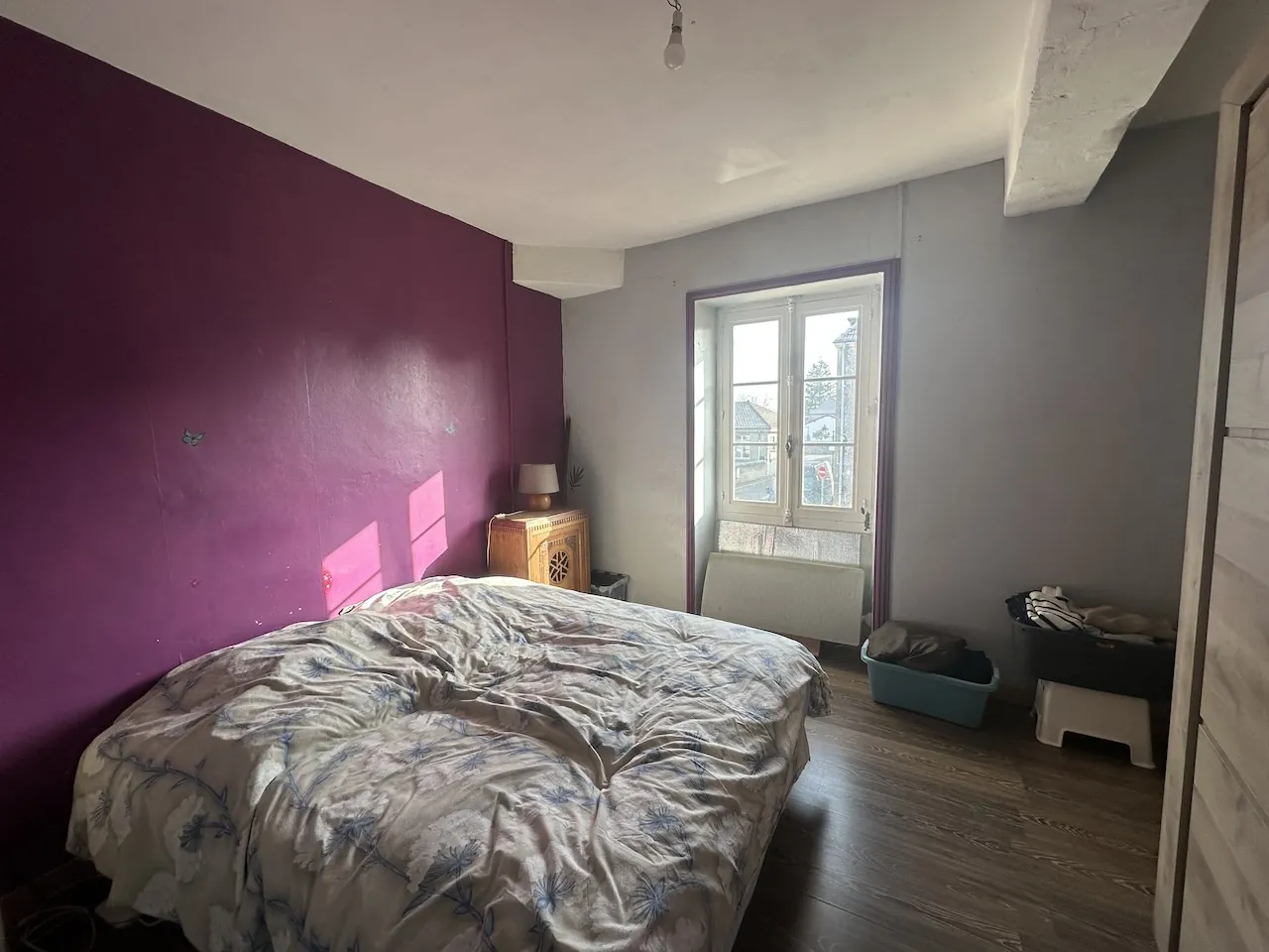 Maison de village à rénover à Chambilly, 4 chambres, grand terrain 
